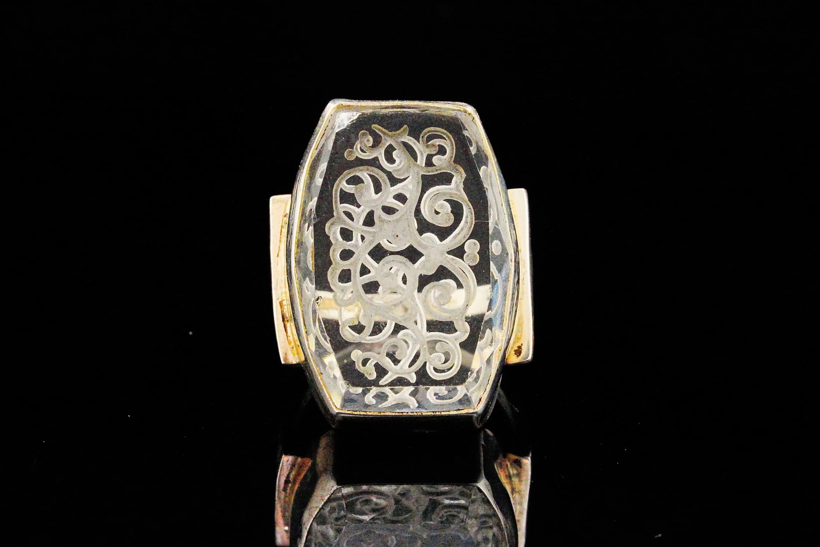 Sterling Silver and Engraved Glass Ring: Sterling Silver and Engraved Glass Ring - Ring size: 7. Weight: 8.7 grams.