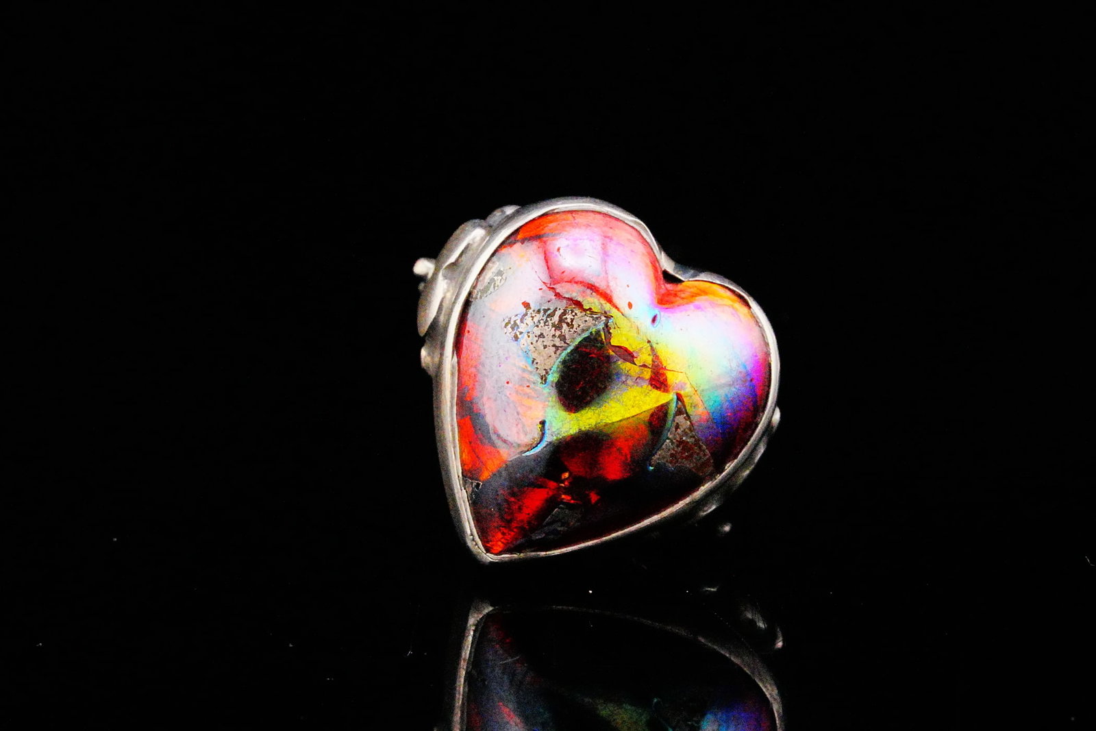 Sterling Silver and Art Glass Heart Ring: Sterling Silver and Art Glass Heart Ring - Ring size: 6.5. Weight: 8 grams.