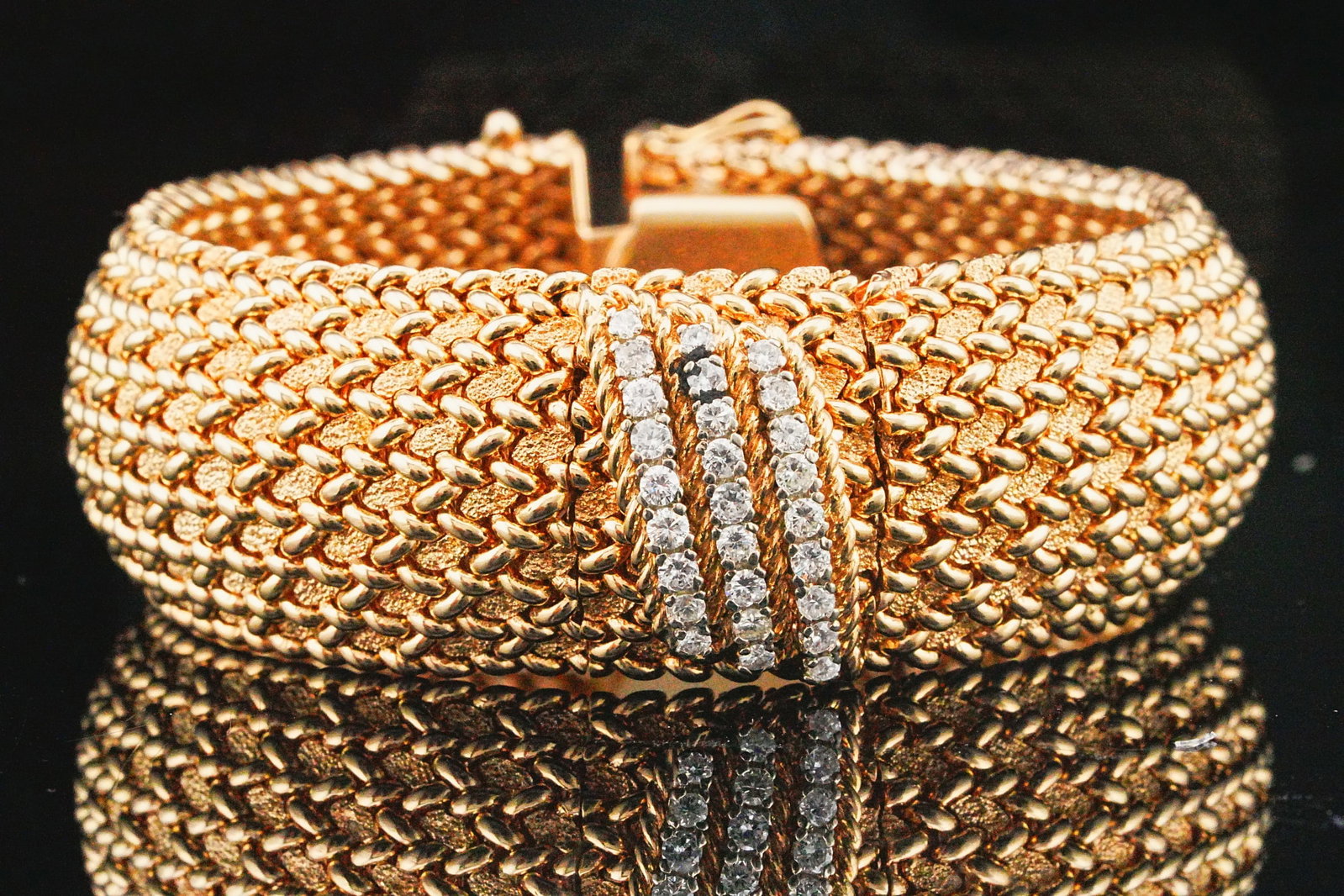 1.00ctw Diamond and 14K Yellow Gold 7" Bracelet Watch: 1.00ctw VS2-SI1/G-H Diamond and 14K Yellow Gold 7" Vintage Bracelet Watch - This item will come with a $43,000 insurance valuation report in the winning bidder's name by a graduate appraiser. This