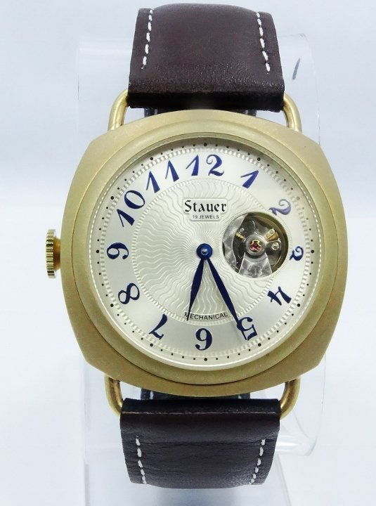 Men's Stauer "Reversable" 19J Mechanical Watch: Men's Stauer "Reversable" 19 Jewel Mechanical Watch (2 Watches in One!) *UNIQUE*-this watch features 2 different sides. The one side has a black leather strap, and features a sub-second counter on the