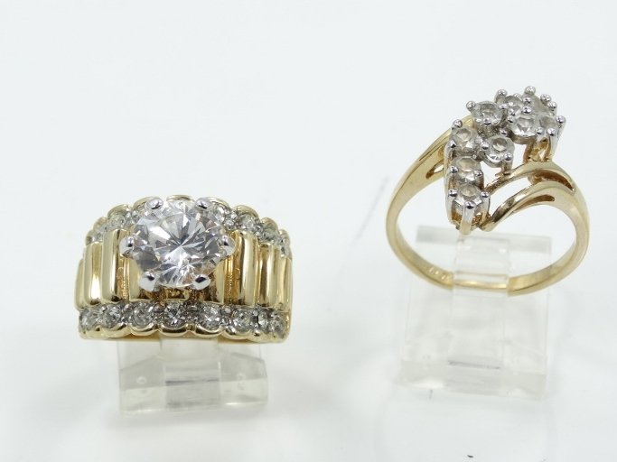 (2) Vintage Gold Tone Ladies Rings W/White Zircon (1 of 3)