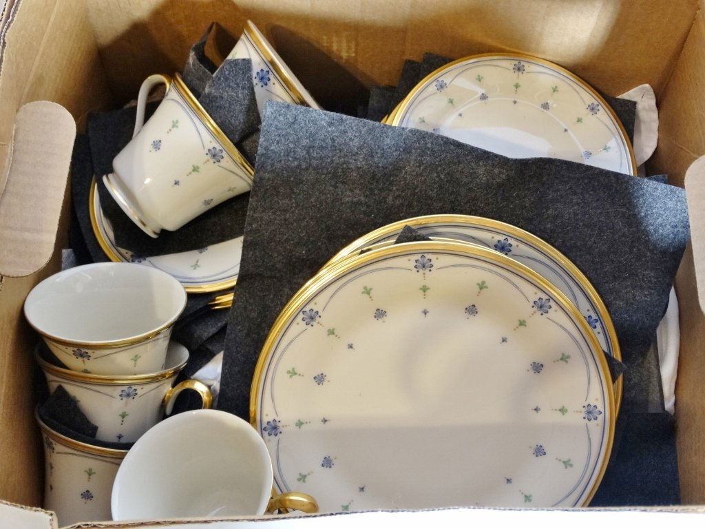 Lenox "Chateau" 27 Pcs Set W/Thick 24K Gold (1 of 4)