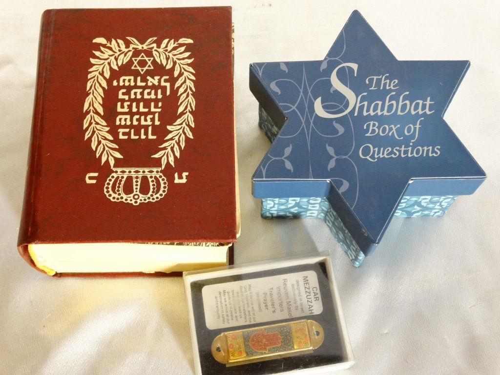 Mixed Lot of (3) Judaica Trinkets (1 of 3)