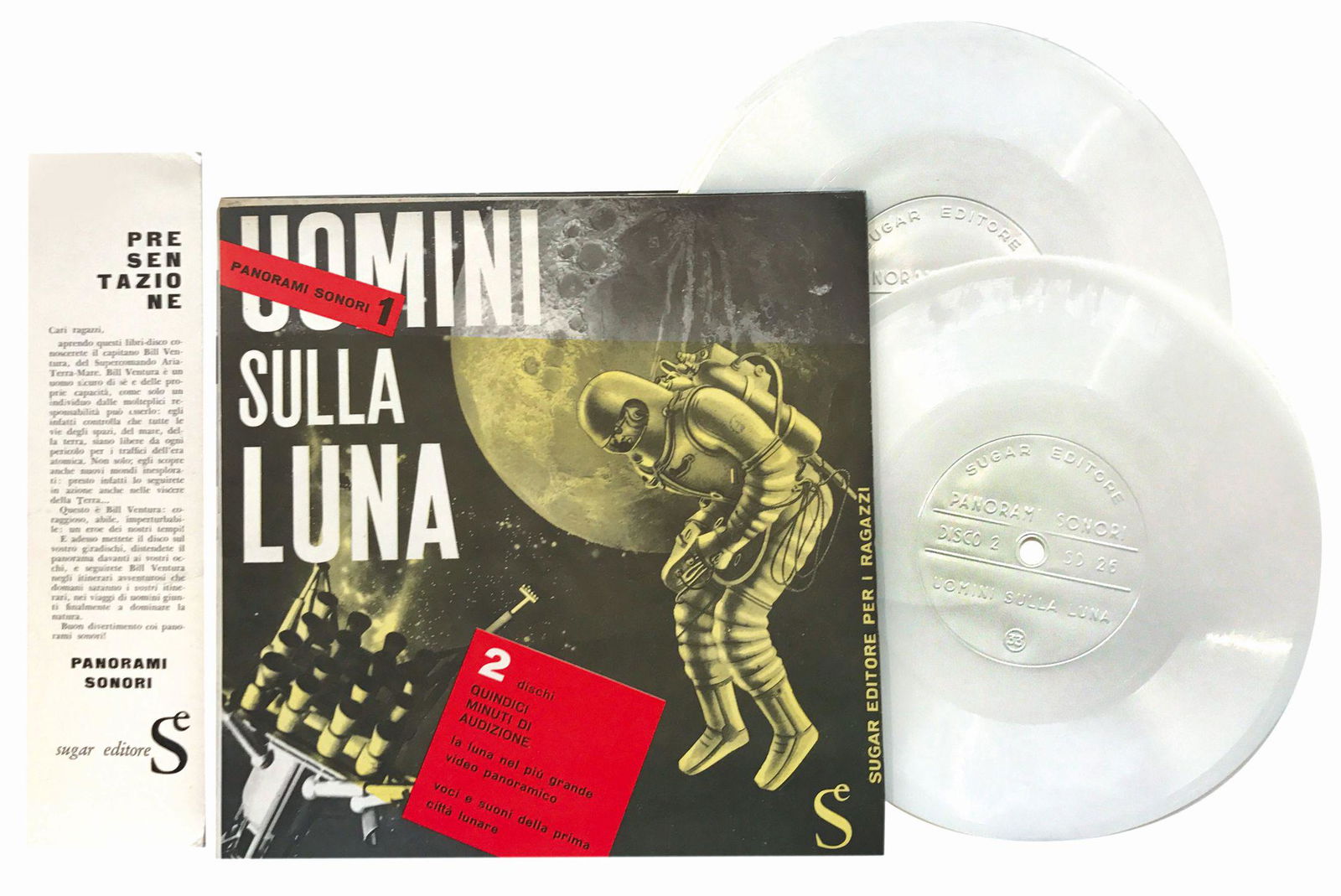BRUNO MUNARI - Uomini sulla Luna: Sugar per i Ragazzi, collana “Panorami Sonori”, 1962. Cm 20x20. Pp.nn. 12 a leporello, figurate a colori, con due 45 giri con “Voci e suoni della prima città Lunare”. Brossura in eccellente s