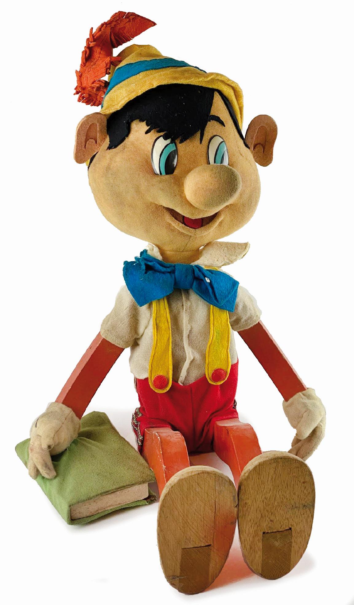 W. DISNEY - Pinocchio Pupazzo Gigante: Pupazzo snodabile con arti in legno dipinto, fine anni '50. Testa e abiti in tessuto. Altezza cm 72 circa. Qualche segno del tempo ma complessivo ottimo stato. ENG Jointed doll with painted wooden lim