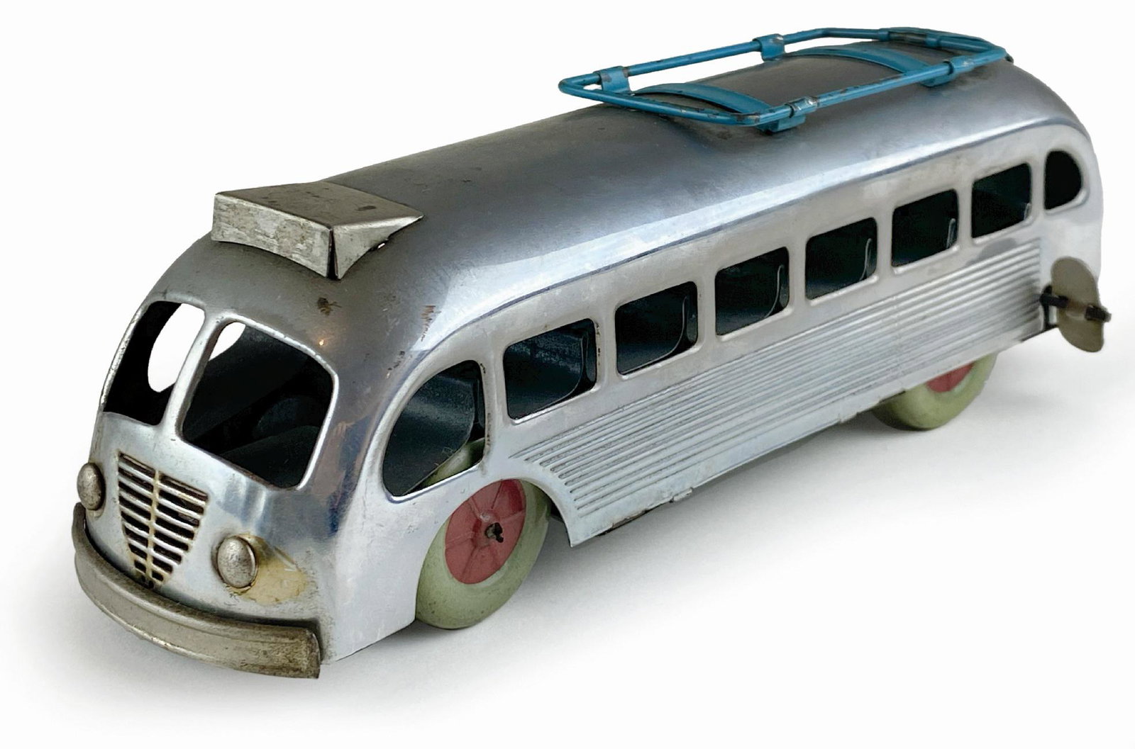 Autobus Cromato M.L.B.: Ditta Marchesini, Italia, anni '50. Latta serigrafata. Meccanismo a molla funzionante con chiavetta integrata. Minimo principio di ossidazione alla parte superiore peraltro ottimo stato. ENG Ditta Mar