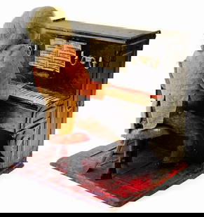 Pianista Fernand Martin: Automa con carillon, Francia, inizi '900. Latta panno e composito, h cm 15x15,5 ca. Buono stato, funzionante con chiavetta incorporata. ENG Automa with carillon, France, early '900. Cloth and