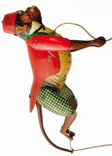 Scimmia arrampicatrice Tom 700 Lehmann: Giocattolo in latta litografata con funzionamento a corda, Germania anni '30, h cm 22, l cm 7 ca. Funzionante, eccellente stato. ENG Lithographed tin toy with rope mechanism, Germany 1930s, h 22