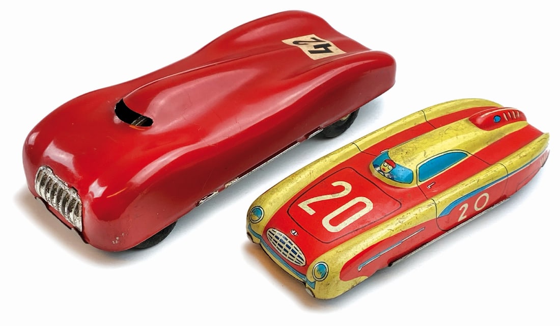 Auto da corsa Ingap: Lotto composto da due modellini Ingap: Auto da Record, serie 500, anni '50. Movimento a frizione funzionante, cm 14. Ottime condizioni; Auto Coupè 1955, cm 11, numero 50/1, ruote libere, buone condiz