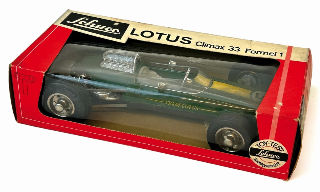 Lotus Climax 33 Formel 1 Schuco 1071: Auto da corsa, meccanismo a molla funzionante, cm 23, Primi anni '70. Nuova in scatola completa di chiavetta. ENG Racing car, working spring mechanism, 23 cm, early 70s. New in box complete with key.
