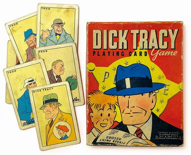 Dick Tracy Playing Card Game: Whitman Publishing, 1934. Confezione cm 17x13 con 22 carte personaggi e 11 carte gioielli (cm 9x6). Buono stato.