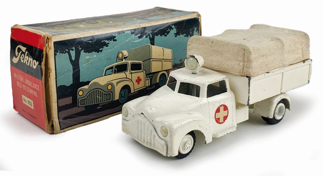 Dodge Military Ambulance Truck #952 con scatola: Tekno 1:43. DK, anni '40. Completo di scatola originale, ottimo stato.