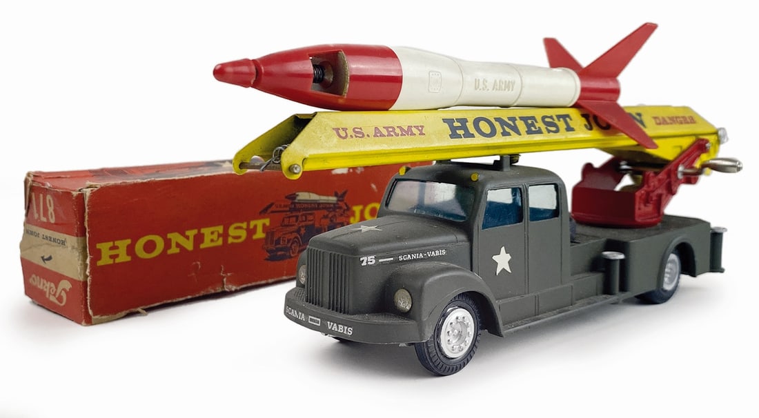 Scania Vabis Honest John #445 con scatola missili: Tekno 1:43. Lancia missili, DK, anni '60. Completo di scatola originale con missile di ricambio. Ottimo stato.