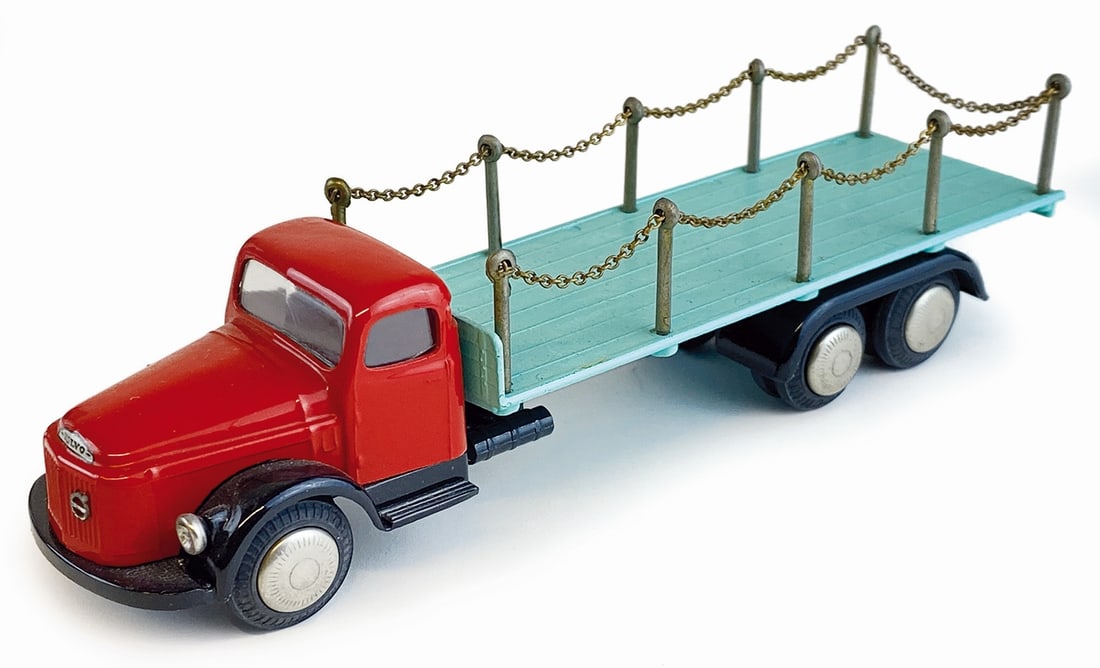 Volvo Lang Tommervogn #433: Volvo Lang Tommervogn Carro pianale con catene #433. Tekno 1:43. DK, anni '60. Buono stato.