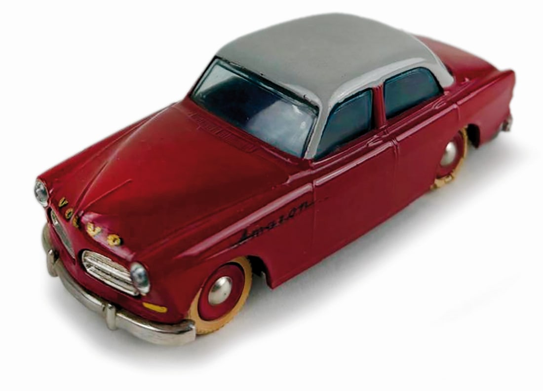 Volvo Amazon Red 121 #810: Tekno 1:43. DK, anni '60. Ottimo stato, gomme posteriori in discreto stato.
