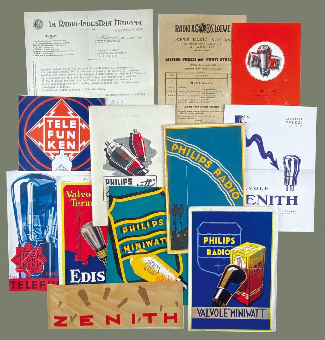 Edison; Telefunken; Philips; Zenith: Lotto composto da 19 cataloghi valvole termoioniche, anni '20/30. Formato variabile da cm 15x12 a cm 21x15. Eccellente stato.