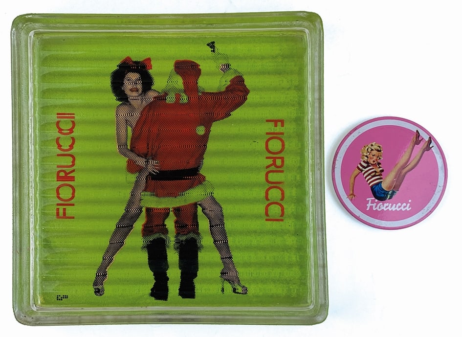 Fiorucci Rendiresto; Specchietto: Lotto composto da rendiresto, cm 20x20, e specchietto diametro cm 7,5. Primi anni '80. Ottimo stato.