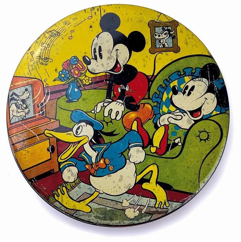 Scatola Biscotti Inghilterra: Scatola in metallo serigrafato, anni '30. Diametro cm 15,5. Con abrasioni, buono stato. ENG