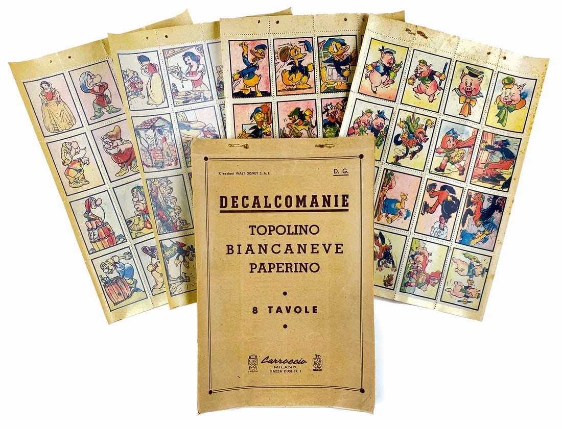 Decalcomanie Topolino, Biancaneve, Paperino: Edizioni Carroccio, seconda meta' anni '30. Collezione composta da copertina e otto fogli con decalcomanie fustellate, cm 24,5x17,5. Sciolte. Ottimo stato. ENG