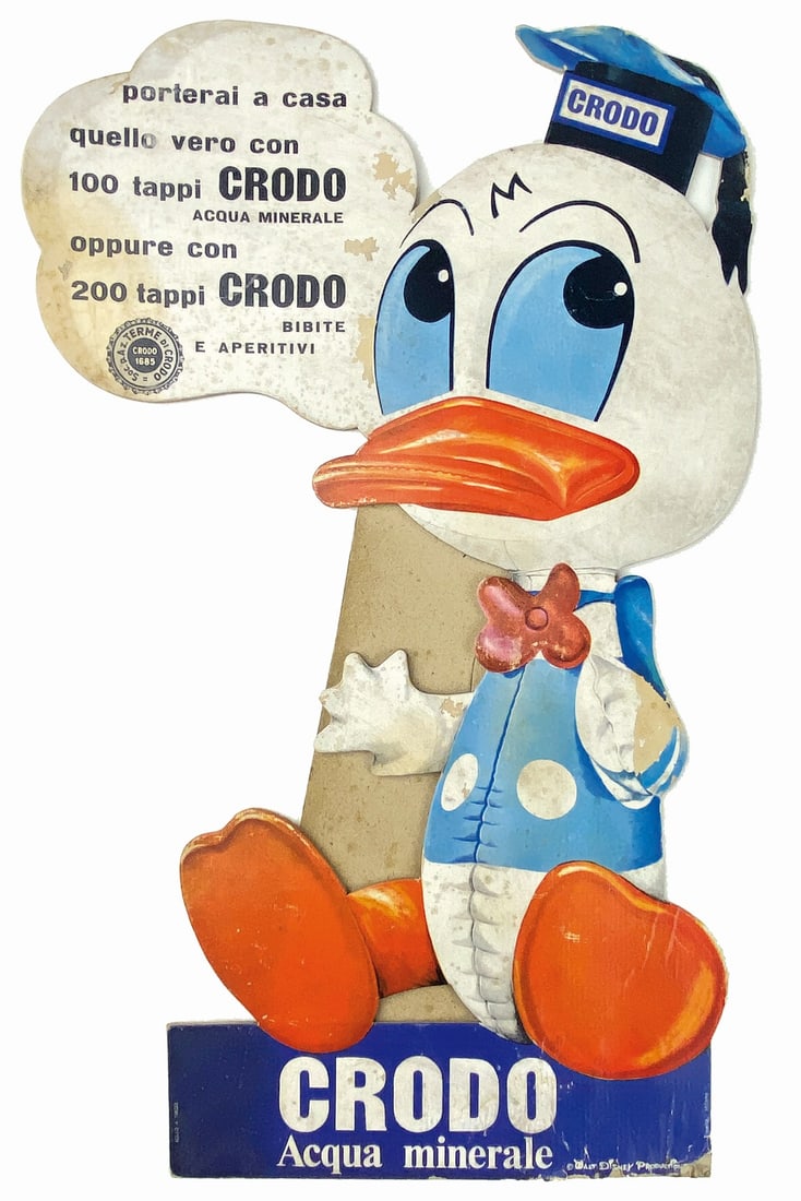 Acqua Minerale Crodo: Cartello autoportante in cartone sagomato, anni '50. Altezza cm 48x30. Su licenza Walt Disney Production, impresso da Ripalta Milano. Discreto stato con abrasioni. ENG