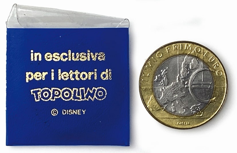 Il Mio Primo Euro in Esclusiva: Il Mio Primo Euro in Esclusiva per i Lettori di Topolino. Moneta celebrativa “Il mio primo Euro” ospitata in bustina editoriale. Diametro cm 3,7. Ottimo stato. ENG