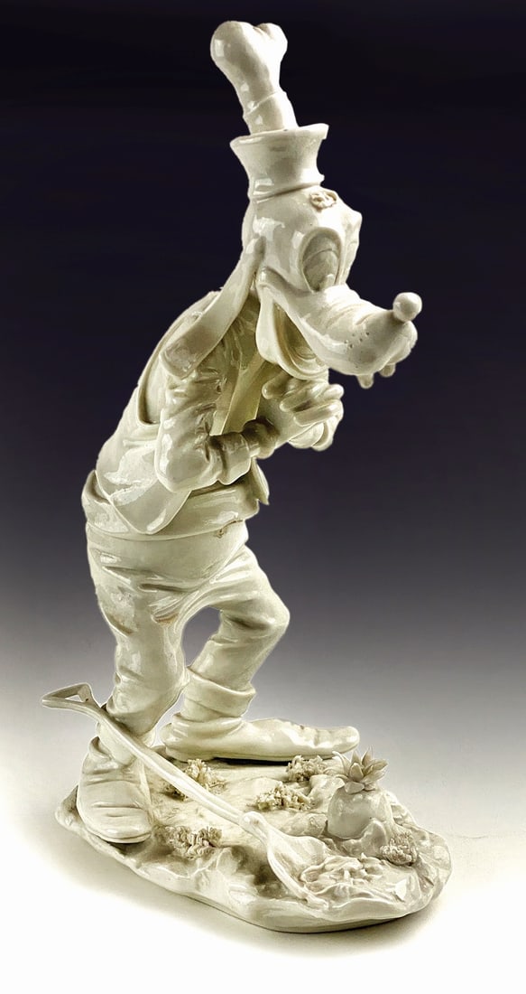 Pippo in Ceramica: Ceramica bianca siglata Walt Disney Production; altezza cm 29x17. Ottimo stato. ENG