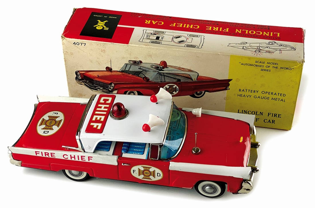 Lincoln Fire Chief Car Bandai (1 of 1)