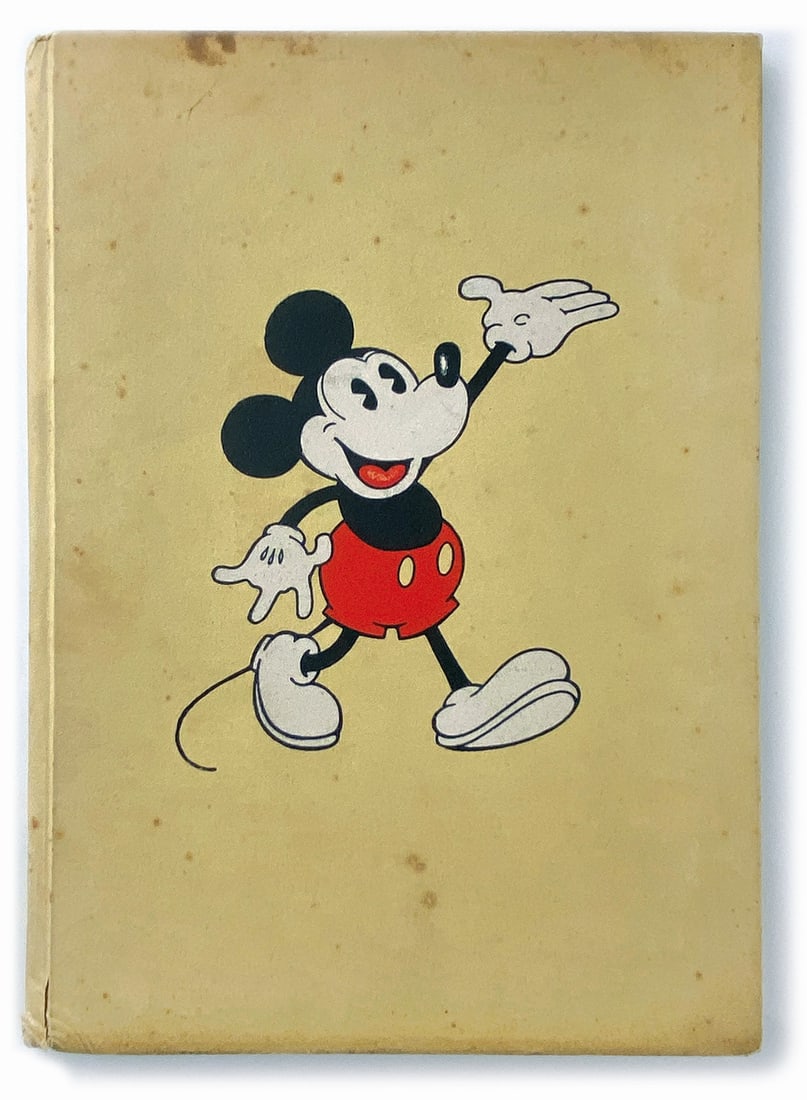 Le Avventure di Topolino Volume I: Le Avventure di Topolino (Mickey Mouse), Volume I. Frassinelli, 1933, cartonato, cm 22x16, pp. 40. Illustrazione tratta dai cartoons. Minime ingialliture marginali; una piccola scalfittura spigolo