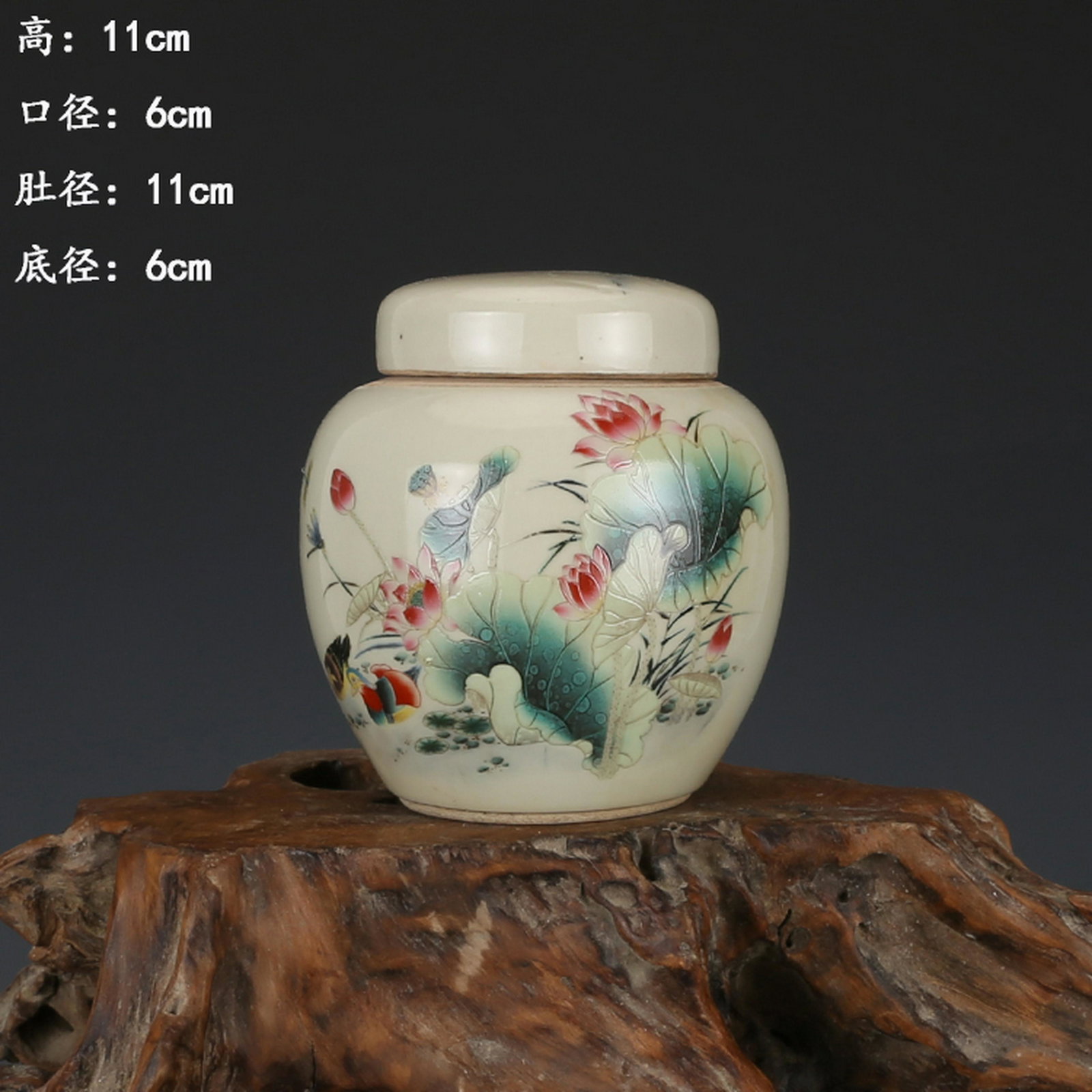A Nice Qing Dynasty Style Porcelain Jar: Qing Dynasty style, famille rose, and with Tongzhi mark on the bottom. Size is around 11x11x11cm.Have more stock, if you order more we will give you better price. If you want email us please catherine