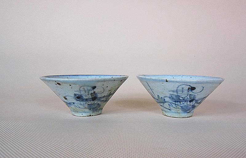 One Pair Qing Cap Shape Cups: Qing Dynasty, Each size is H4cm, D8.2cm. Weight is 0.115kg.