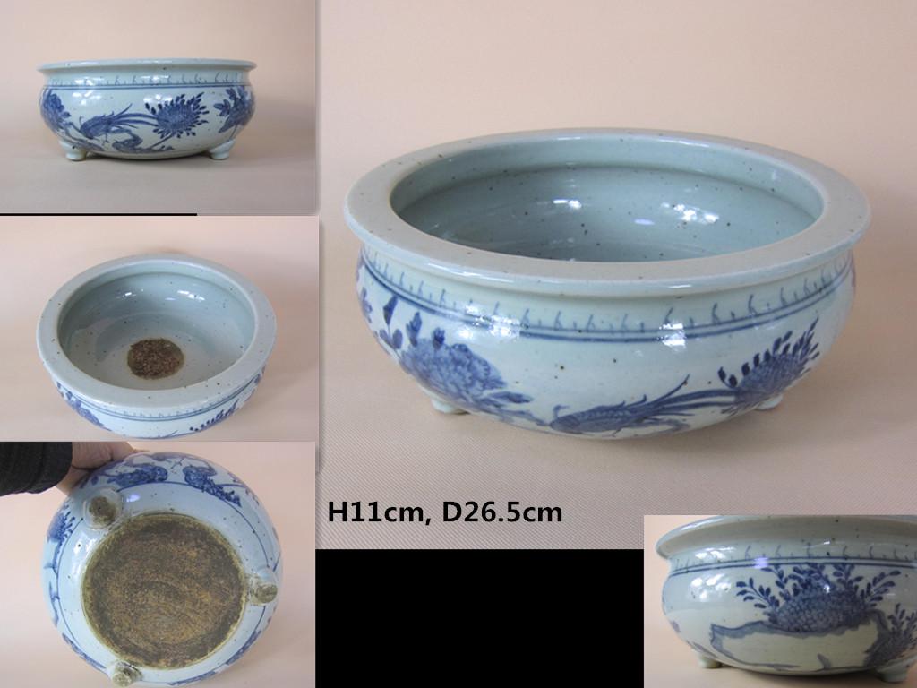 A Big Qing Blue and White Incense Burner (1 of 9)