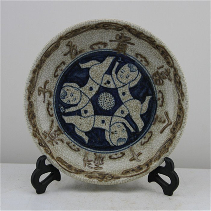 Ming Tianqi Porcelain Plate: Ming Dynasty,Size is H4.5cm, D20.7cm.