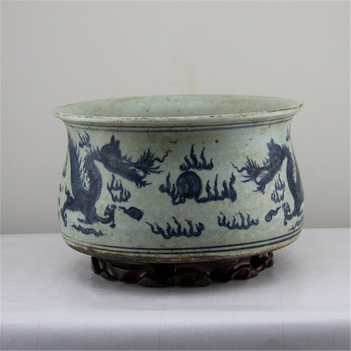 A Big Ming Blue and white Double Dragon Incense Burner.: Ming Dynasty, size is H13cm, D24cm.