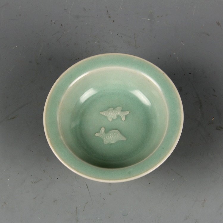 Song Longquan Celadong Brush Washer: Size is H4.2cmk, D13.5cm.
