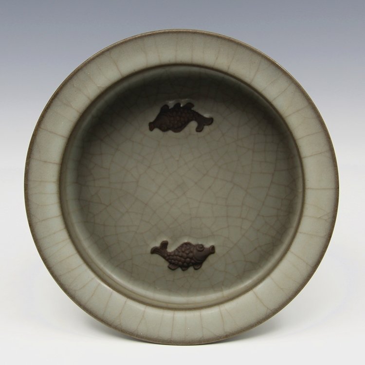 Song Guan Kiln Sky Blue Glaze Brush Washer: Song Dynasty, Guan kiln. Size is H6.7cm, D21cm. Weight is 1kg.