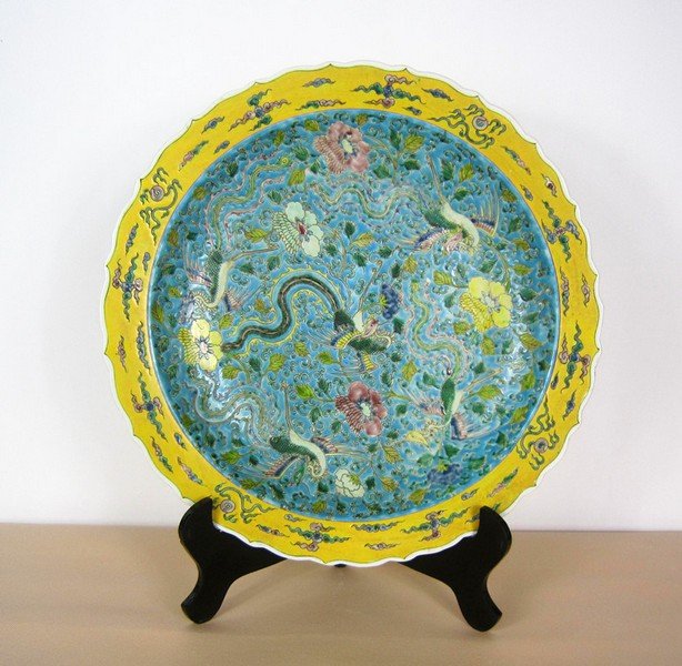 A Rare Large Qing Kangxi Wucai Porcelain Plate (1 of 7)