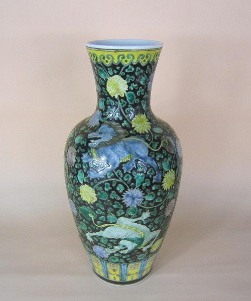 Qing Black Bottom Famille Rose Lions Zun Bottle (1 of 10)