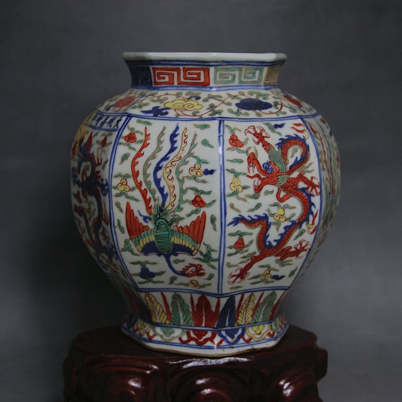 Ming Wucai Dragon and Phenix Jar (1 of 7)