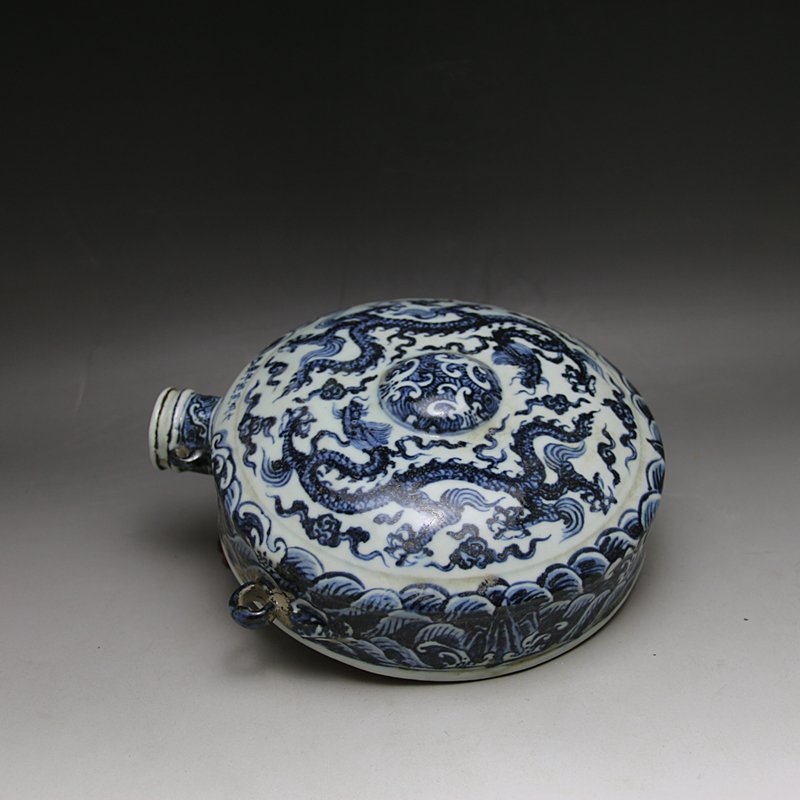 Ming Xuande Blue and White Double Dragon Kettle (1 of 5)