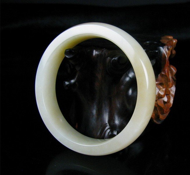 A Nice Hetian White Jade Bangle (1 of 7)