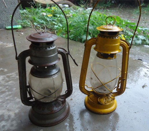 Two Antique Glass handle Oil Lamps (1 of 10)