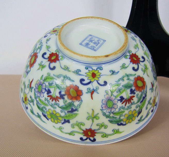 A Nice Ming Doucai Porcelain Bowl: Ming Dynasty, Chenghua mark, Size is H7cm, D17.4cm. Weight is 0.33kg.