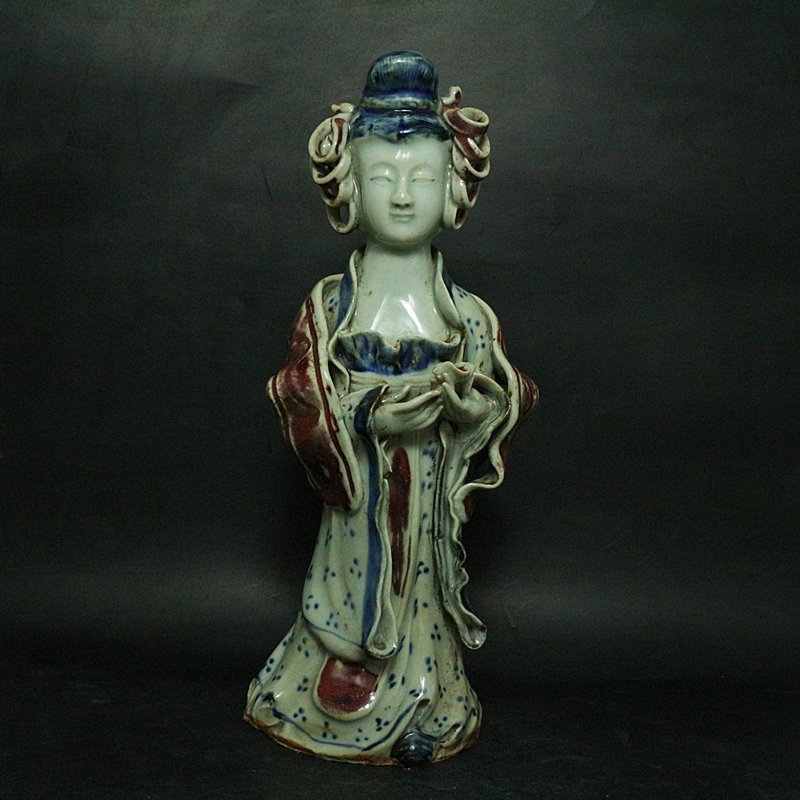 Yuan Blue and White Underglaze Red Guanyin Statue: Yuan Dynasty blue and white underglaze red guanyin statue.Size is around H28cm,bottom D10cm.
