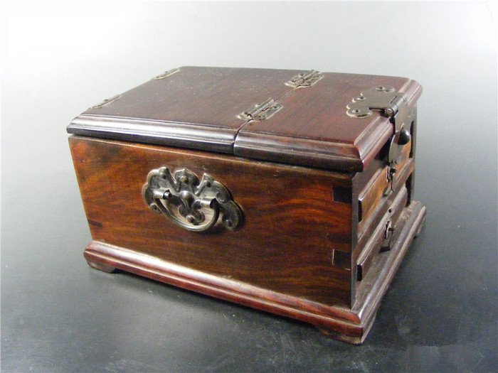 A Nice Old Huali Wood Dressing Box (1 of 10)