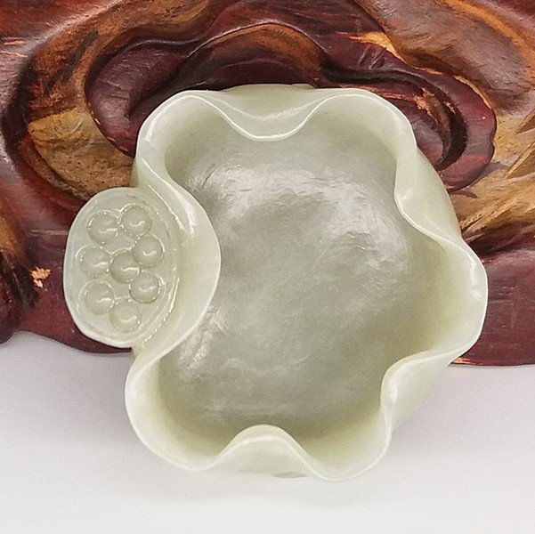 A Nice Hetian Jade Lotus Leaf Brush Water Drop (1 of 10)