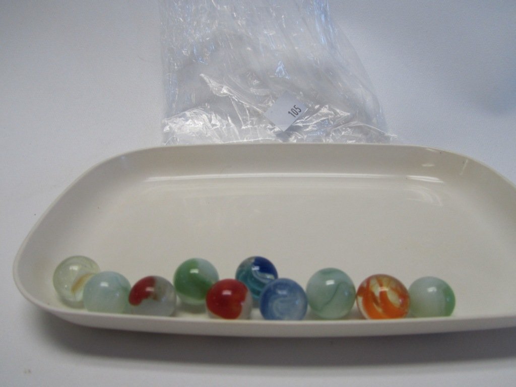 Lot of 10 Vintage/Antique Marbles: Lot of 10 Vintage/Antique Marbles. The newest of these marbles is at least 50 years old. Nice selection of different sizes and patterns