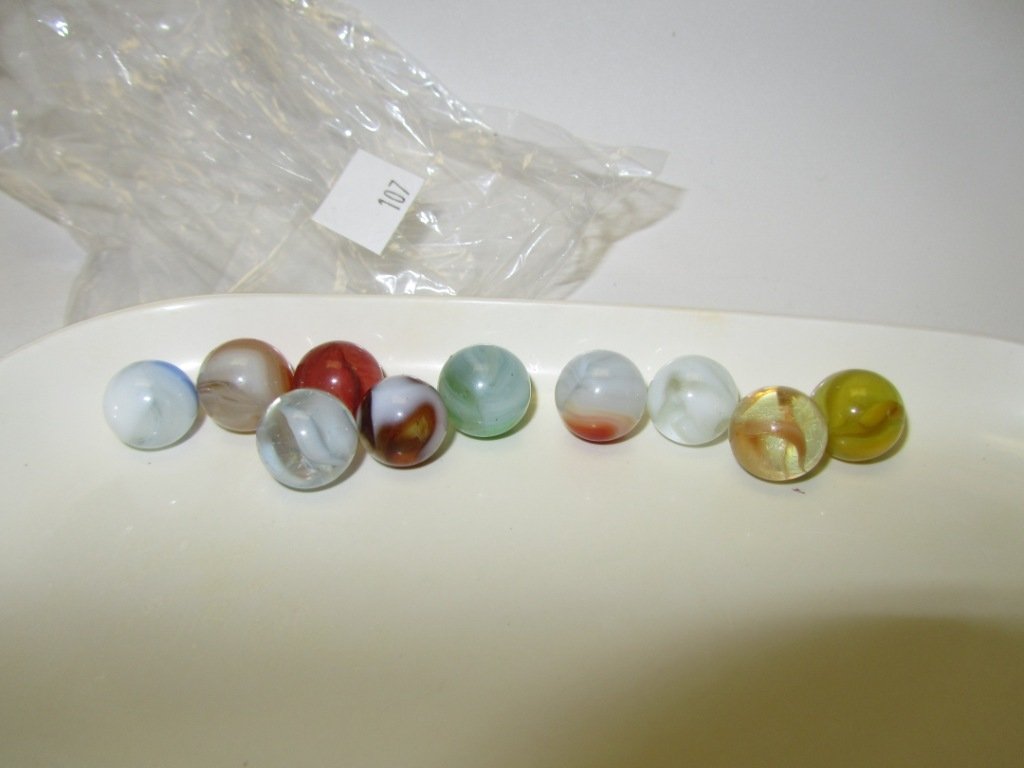 Lot of 10 Vintage/Antique Marbles: Lot of 10 Vintage/Antique Marbles. The newest of these marbles is at least 50 years old. Nice selection of different sizes and patterns