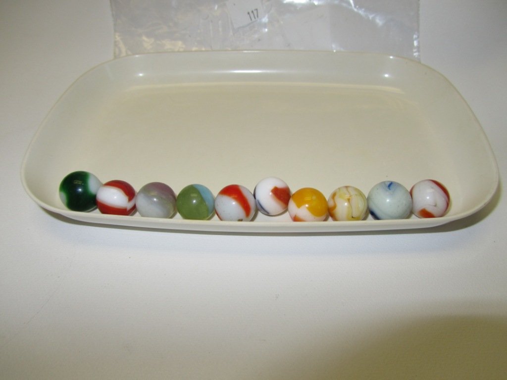Lot of 10 Vintage/Antique Marbles: Lot of 10 Vintage/Antique Marbles. The newest of these marbles is at least 50 years old. Nice selection of different sizes and patterns