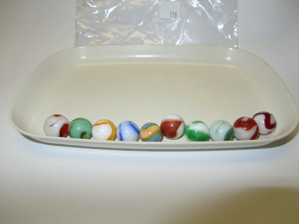 Lot of 10 Vintage/Antique Marbles: Lot of 10 Vintage/Antique Marbles. The newest of these marbles is at least 50 years old. Nice selection of different sizes and patterns