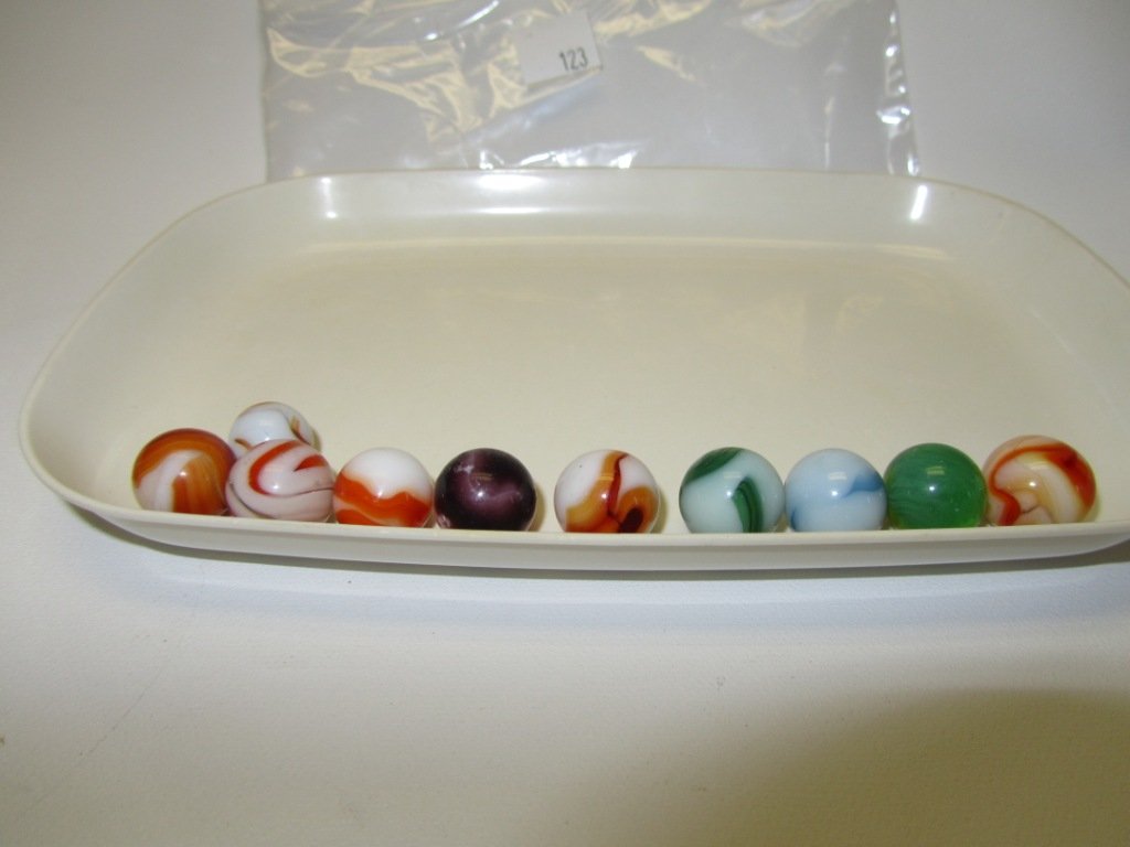Lot of 10 Vintage/Antique Marbles: Lot of 10 Vintage/Antique Marbles. The newest of these marbles is at least 50 years old. Nice selection of different sizes and patterns